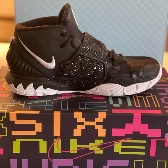 Boy size 7Y Black Nike Kyrie 6. Shoes are brand new only worn once. Orig box - Picture 3 of 7
